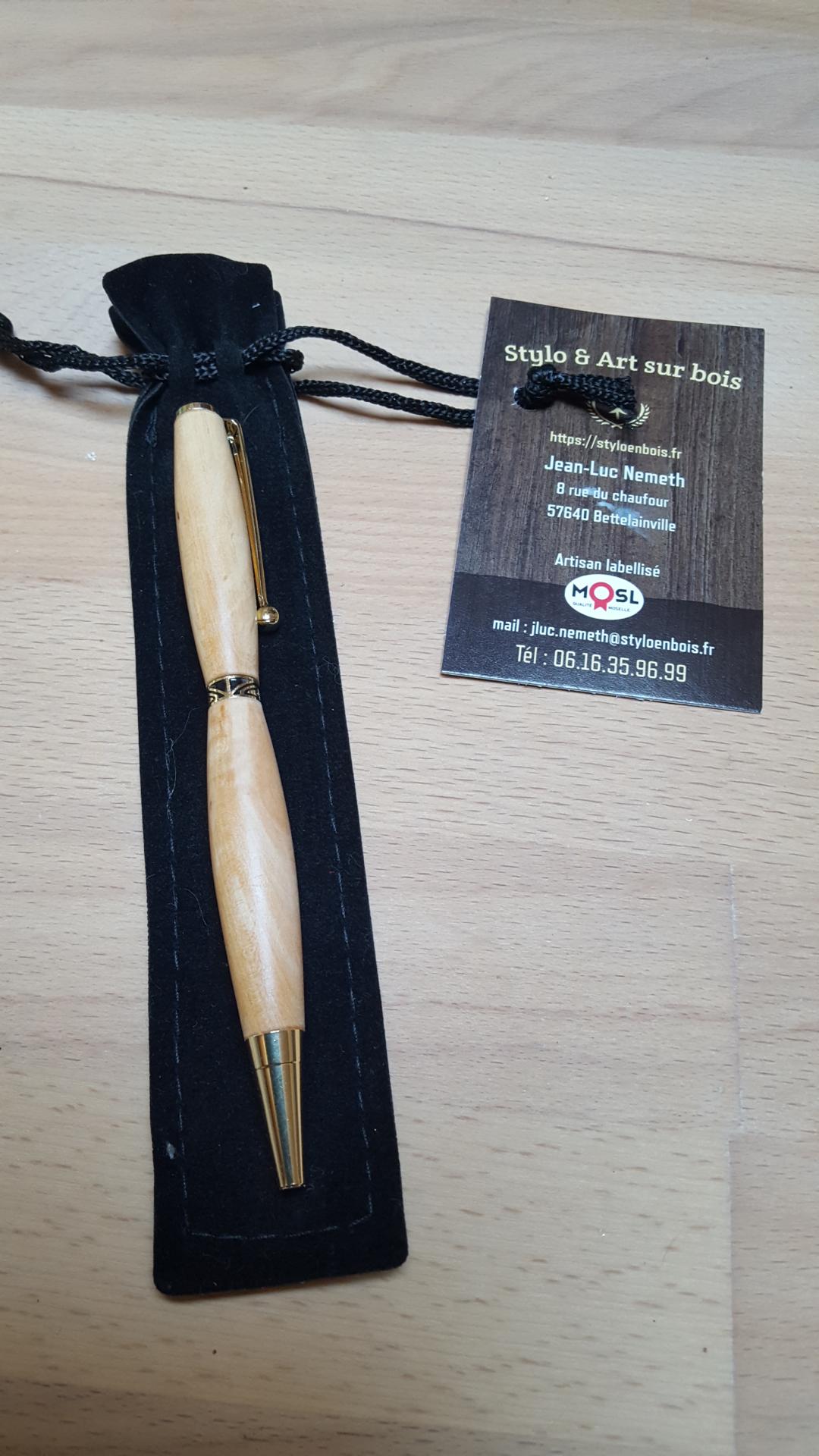 Stylo en bois d'aubépine d'Aboncourt, réalisé par M. Nemeth de Bettelainville - Prix du concours photo